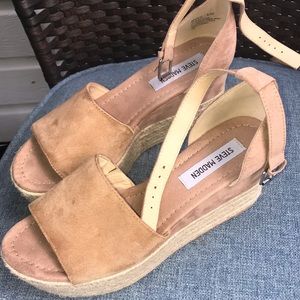 Steve Madden Nude wedges